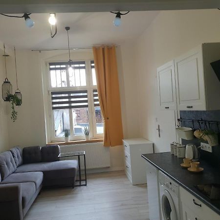 Przytulna Kawalerka Z Antresola Apartamento Katowice Exterior foto